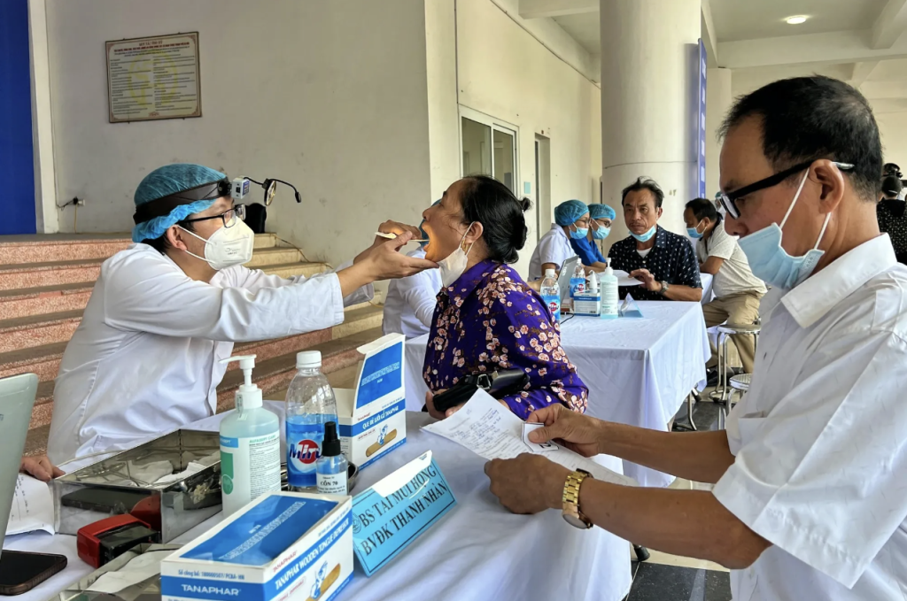 Người dân Mê Linh (Hà Nội) được khám sức khỏe miễn phí  (Ảnh: Nguyễn Trường)