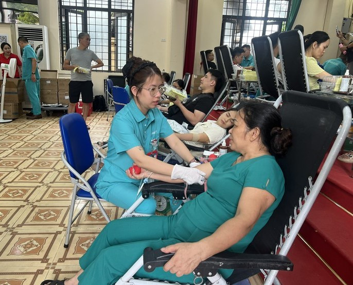Ban Tổ chức đã tiếp nhận 325 đơn vị máu (Ảnh: UBND phường Tây Mỗ)