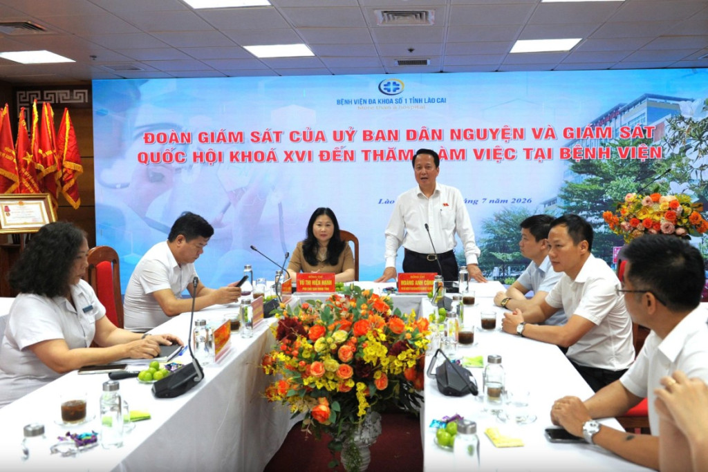 Phó Chủ nhiệm Ủy ban Dân nguyện và Giám sát Hoàng Anh Công phát biểu (Ảnh: Như Thảo)