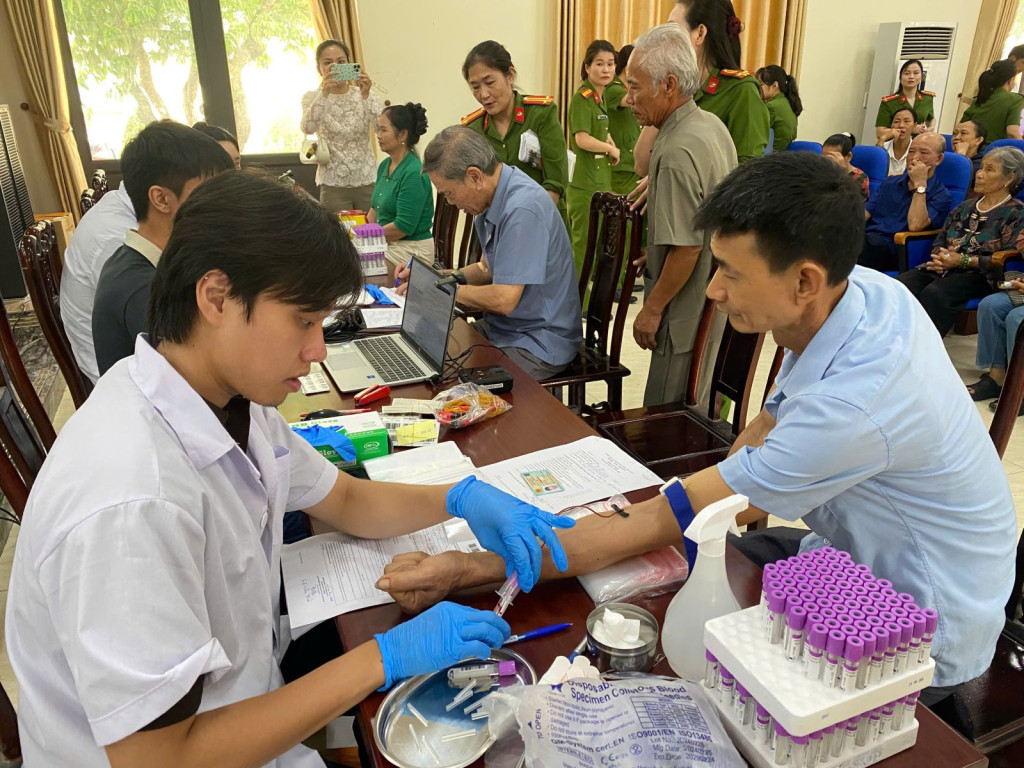Từ những mẫu ADN của thân nhân, thêm nhiều liệt sĩ quê Thanh Hóa đã được xác định danh tính sau hơn nửa thế kỷ