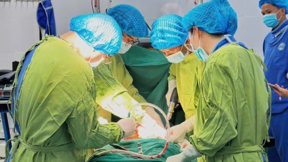 Hơn 6 giờ “chạy đua” với “tử thần” giành giật sự sống cho bệnh nhân bị tai nạn giao thông nguy kịch