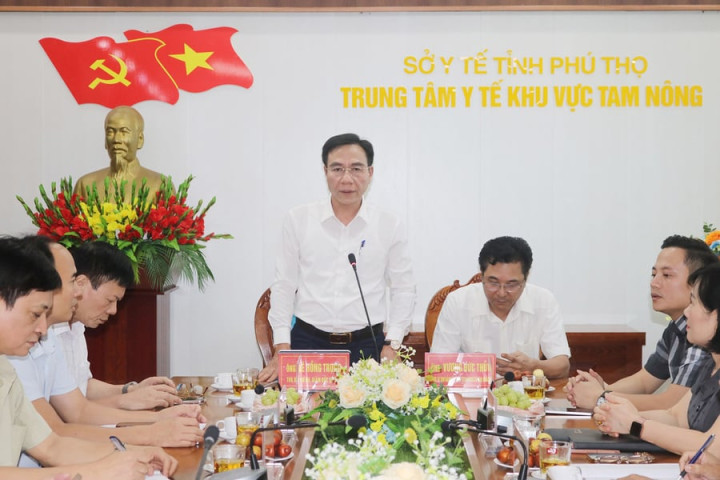 Đồng chí Lê Hồng Trung Giám đốc Sở Y tế Phú Thọ thăm và làm việc tại Trung tâm Y tế khu vực Tam Nông
