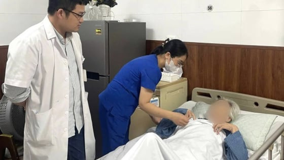 Vết xước nhỏ suýt khiến cụ bà 80 tuổi ở Hà Nội mất bàn chân