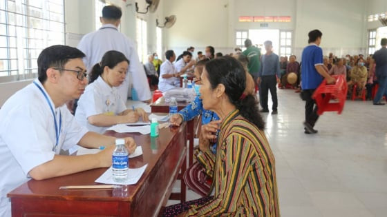 Triển khai giải pháp đột phá, tăng cường bảo vệ, chăm sóc và nâng cao sức khỏe nhân dân