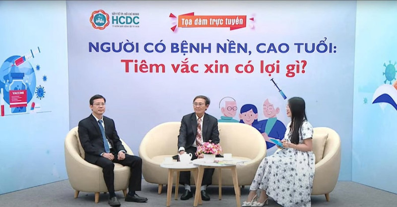 Người có bệnh nền, cao tuổi: Tiêm vắc xin có lợi gì?