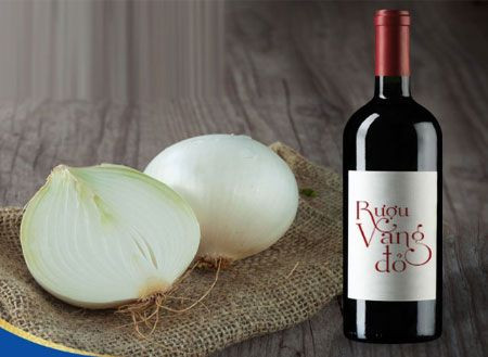 Bài thuốc hành tây ngâm rượu vang