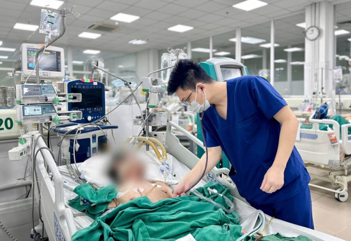 Hà Nội: Nam bệnh nhân bị suy kiệt, nhiễm khuẩn huyết vì lạm dụng thuốc chứa corticoid kéo dài
