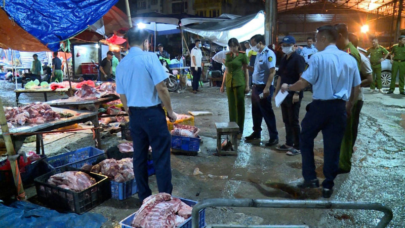 Hà Nội: Khởi tố 3 vụ án liên quan đến việc buôn bán lợn nhiễm bệnh ra thị trường