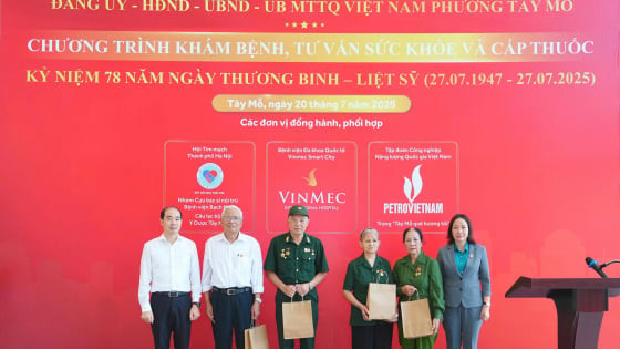 Hà Nội: Phường Tây Mỗ tổ chức hoạt động khám, tư vấn sức khỏe phát thuốc và tặng quà tri ân các thương binh, bệnh binh, gia đình chính sách