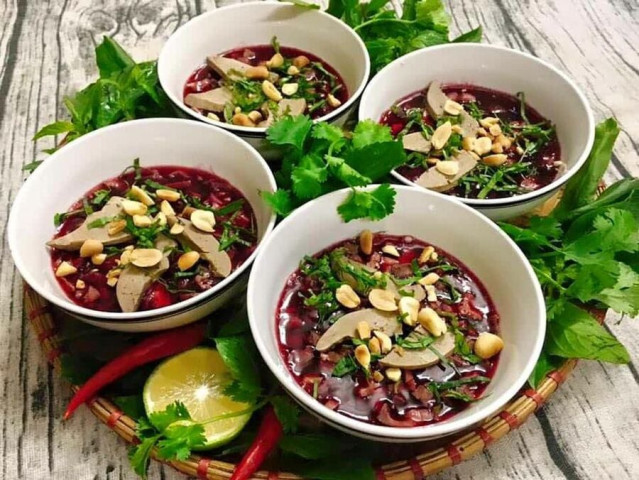 Ăn tiết canh: Món ăn quen thuộc chứa nhiều vi khuẩn gây bệnh