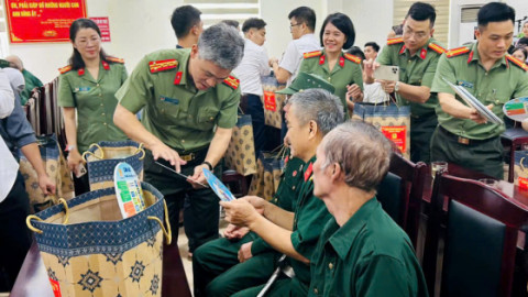 Công an tỉnh Thanh Hóa tri ân gia đình chính sách, người có công nhân dịp 27/7