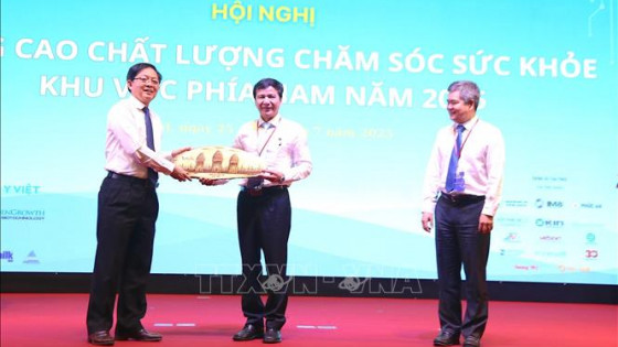 Nỗ lực chuyển mạnh từ "chữa bệnh" sang "chăm sóc sức khỏe toàn dân"