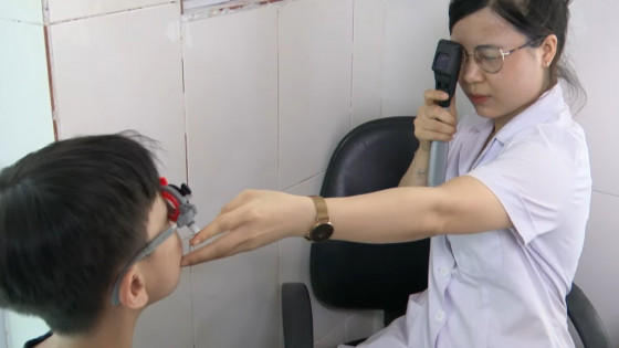 Bảo hiểm y tế mở rộng chi trả, thêm cơ hội điều trị cho trẻ bị tật khúc xạ