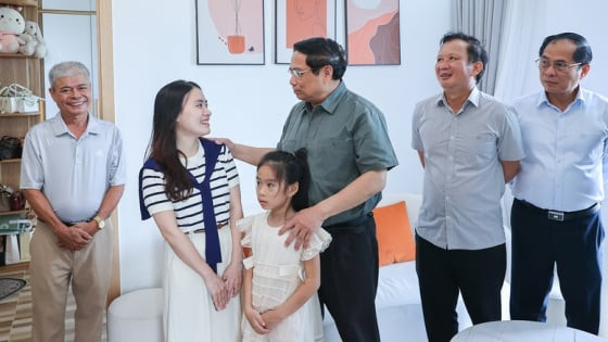 Thủ tướng thăm cây cầu mới qua sông Hương và dự án nhà ở xã hội tại Huế