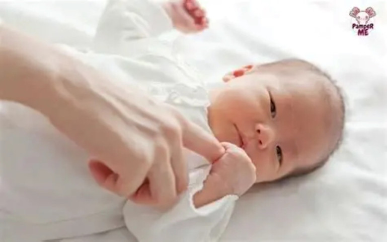 Các bài tập giúp phát triển hệ xương và sự dẻo dai cho trẻ sơ sinh