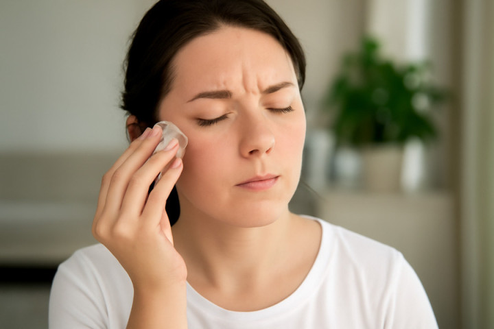 Trị mụn bằng đá lạnh có tốt không?