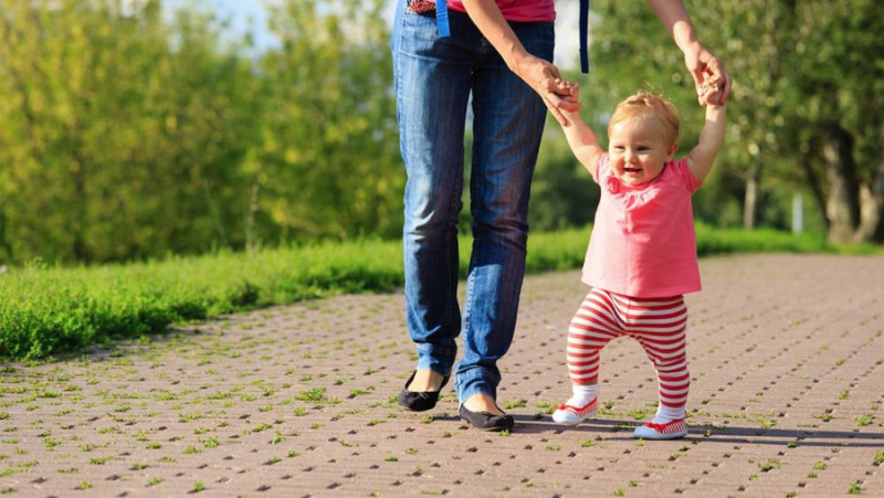 Một số lưu ý về dấu hiệu trẻ sắp biết đi, biết nói