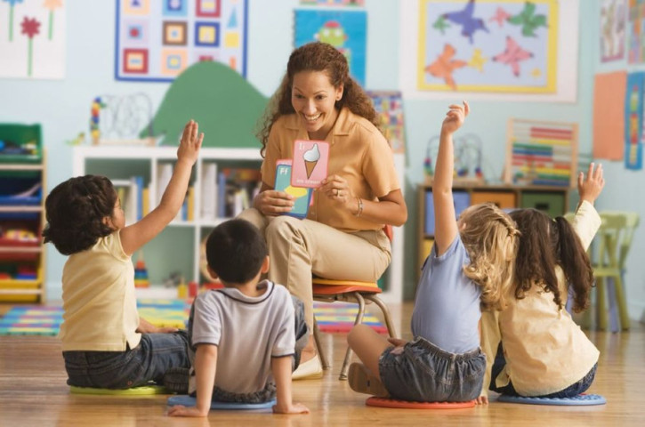 Những mặt lợi và hại mà phụ huynh cân nhắc khi cho trẻ đi học sớm