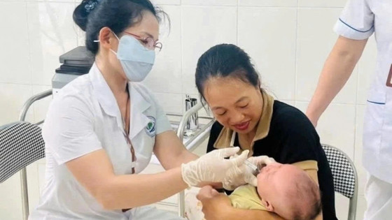 Trẻ từ 2-6 tháng tuổi được uống vaccine Rota miễn phí toàn quốc