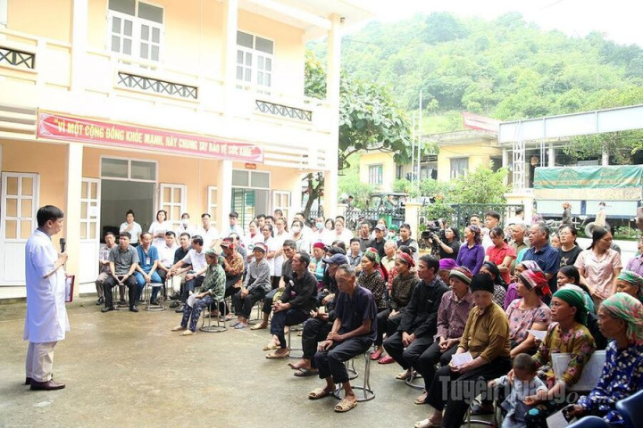 Chương trình khám bệnh miễn phí tại xã biên giới Tùng Vài