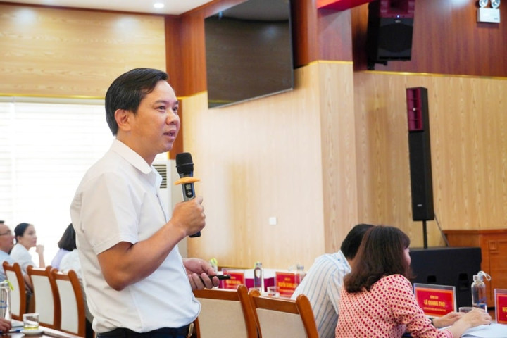 Phú Thọ: Thứ trưởng Bộ Y tế làm việc tại Trung tâm Y tế khu vực Cẩm Khê