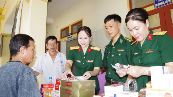Nghệ An: Bộ Chỉ huy Quân sự tỉnh phối hợp Sở Y tế tổ chức khám, tư vấn và cấp thuốc miễn phí cho người dân xã Nhôn Mai