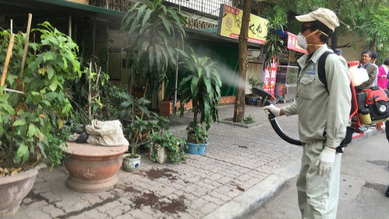 Phun hóa chất diệt côn trùng tại các địa điểm phục vụ Lễ kỷ niệm A80