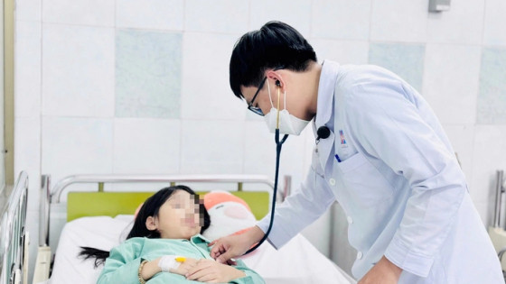 TP. Hồ Chí Minh: Hai chị em nhập viện nghi ngộ độc cần sa sau khi ăn kẹo “xách tay”