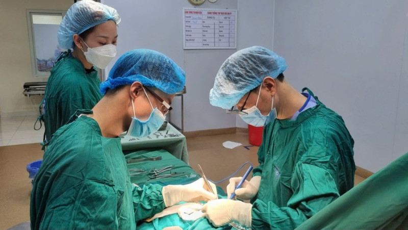Bệnh viện Nhi Hải Phòng phẫu thuật thành công ca tắc tá tràng hiếm gặp