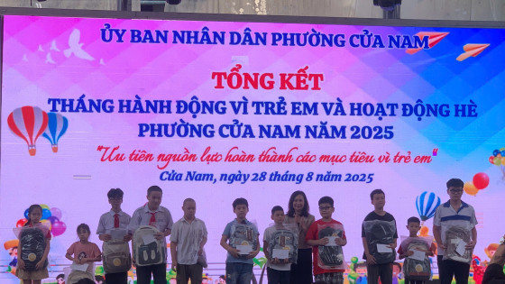 Trao hàng trăm suất quà cho thiếu nhi phường Cửa Nam: Lan tỏa yêu thương, chăm lo sức khỏe thế hệ tương lai