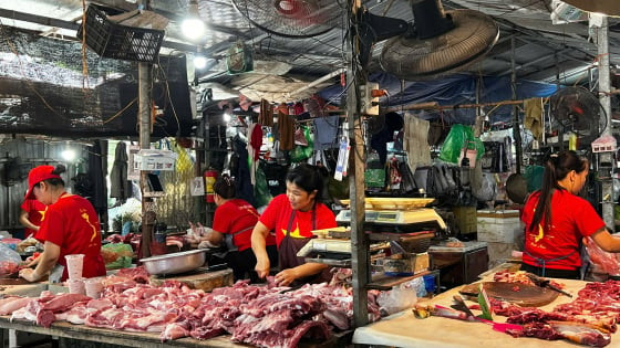 Tiểu thương nơi chợ Việt: Ngọn lửa yêu nước từ những điều bình dị