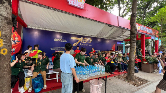 15 "Trạm khách: A80 Tự hào Việt Nam" sẵn sàng phục vụ nước uống, chỗ nghỉ ngơi cho Nhân dân trong lễ duyệt binh 2/9