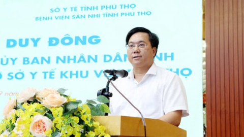 Chủ tịch UBND tỉnh Trần Duy Đông thăm và làm việc tại một số cơ sở y tế khu vực Phú Thọ