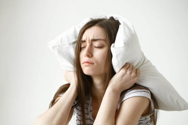 Tại sao tân sinh viên dễ bị stress và mất ngủ?