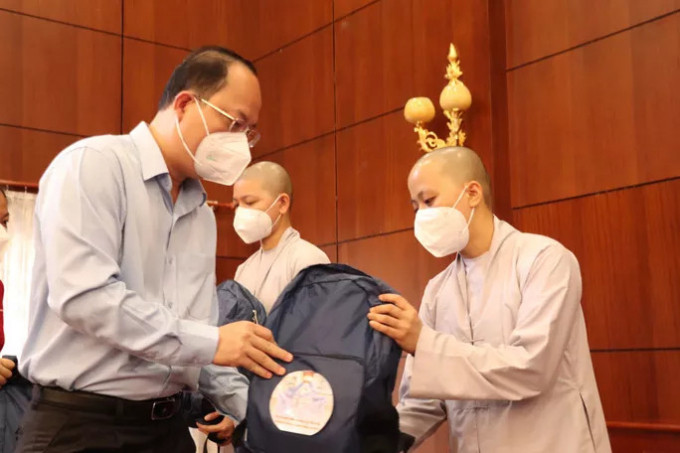 Các tình nguyện viên tôn giáo ở TP.HCM tiếp tục lên đường giúp đỡ các bệnh viện điều trị COVID-19