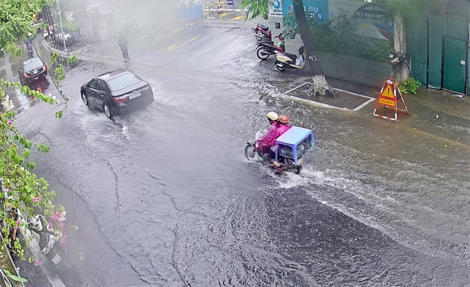 Dự báo thời tiết ngày 9/10: Hà Nội trời nhiều mây, chiều tối và đêm có mưa to