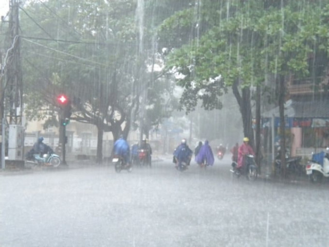 Dự báo thời tiết ngày 13/10: Bắc Bộ và Trung Bộ mưa dông diện rộng