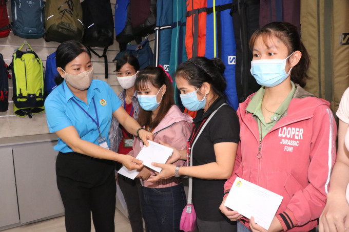 Chính phủ sửa đổi, bổ sung Nghị quyết 68/NQ-CP về việc hỗ trợ lao động khó khăn do dịch COVID-19