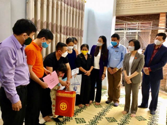 Hà Nội thăm hỏi, hỗ trợ trẻ em mồ côi vì đại dịch COVID-19