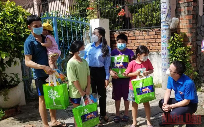 Cần có chính sách toàn diện để hỗ trợ trẻ mồ côi do dịch COVID-19