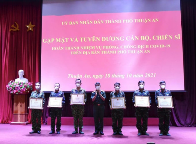 Bình Dương tuyên dương 180 cán bộ, chiến sĩ hoàn thành nhiệm vụ chống dịch
