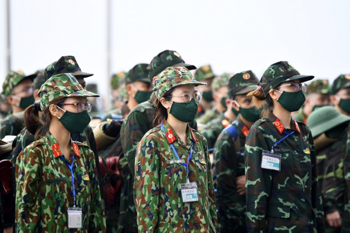 Phụ nữ Việt Nam - Những "bông hoa" tô thắm cho cuộc đời khi tham gia chống dịch COVID-19