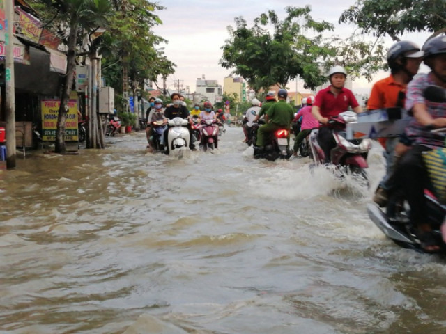 Thời tiết miền Trung và Nam bộ diễn biến phức tạp trong 10 ngày tới