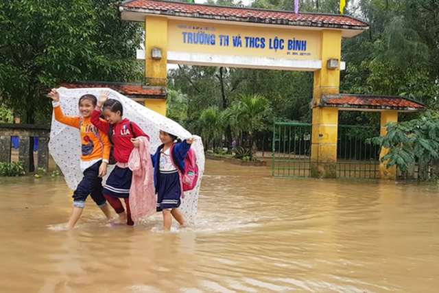 Quảng Nam cho phép học sinh nghỉ học tránh mưa lũ