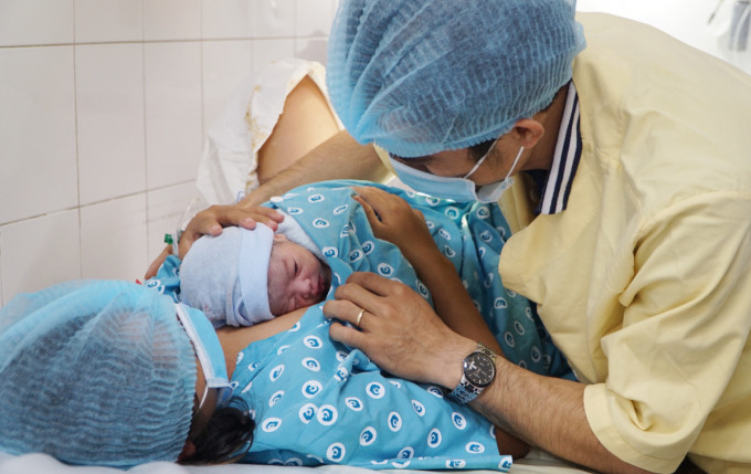 Đề xuất hỗ trợ gia đình sinh đủ 2 con tại các tỉnh, thành có mức sinh thấp