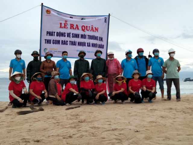 Bình Định ra quân làm sạch biển ven Vịnh Quy Nhơn