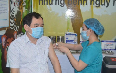 Giám đốc Sở Y tế tỉnh Quảng Ngãi bị phê bình vì chậm trễ mua sắm vật tư y tế chống dịch COVID-19
