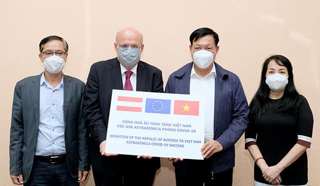 Bộ Y tế tiếp nhận 50.000 liều vaccine phòng COVID-19 AstraZeneca của Cộng hòa Áo tặng Việt Nam