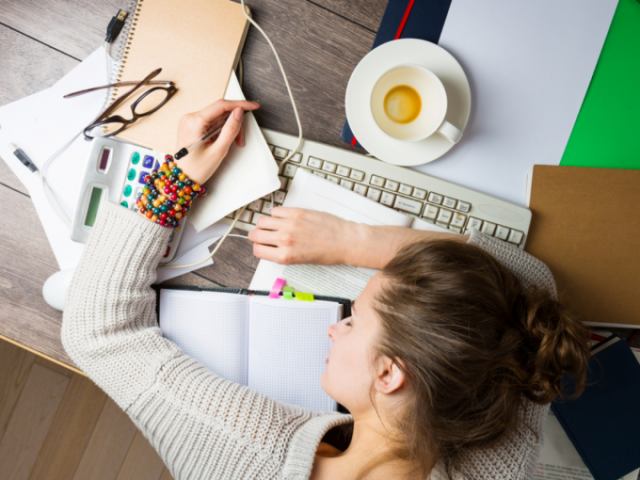 Mẹo đơn giản giúp bạn thoát khỏi tâm lý căng thẳng, kiệt sức vì công việc