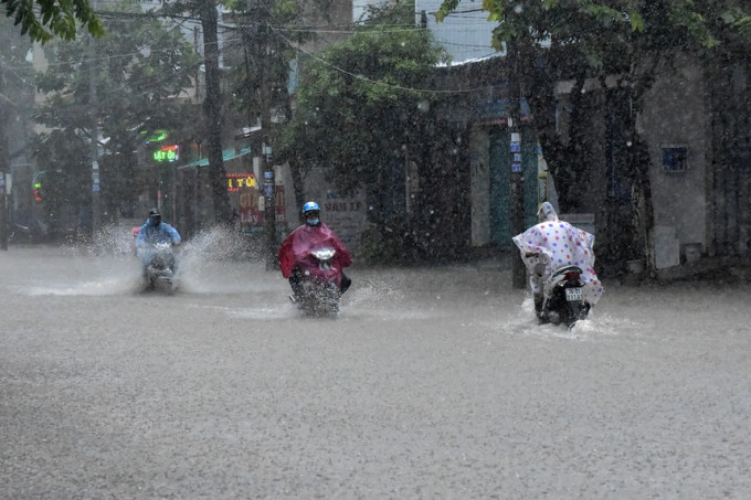 Quảng Ngãi và Bình Định ra công điện khẩn ứng phó mưa lũ
